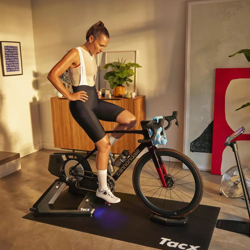 Tacx Neo 3M mit eingespannten Rennrad