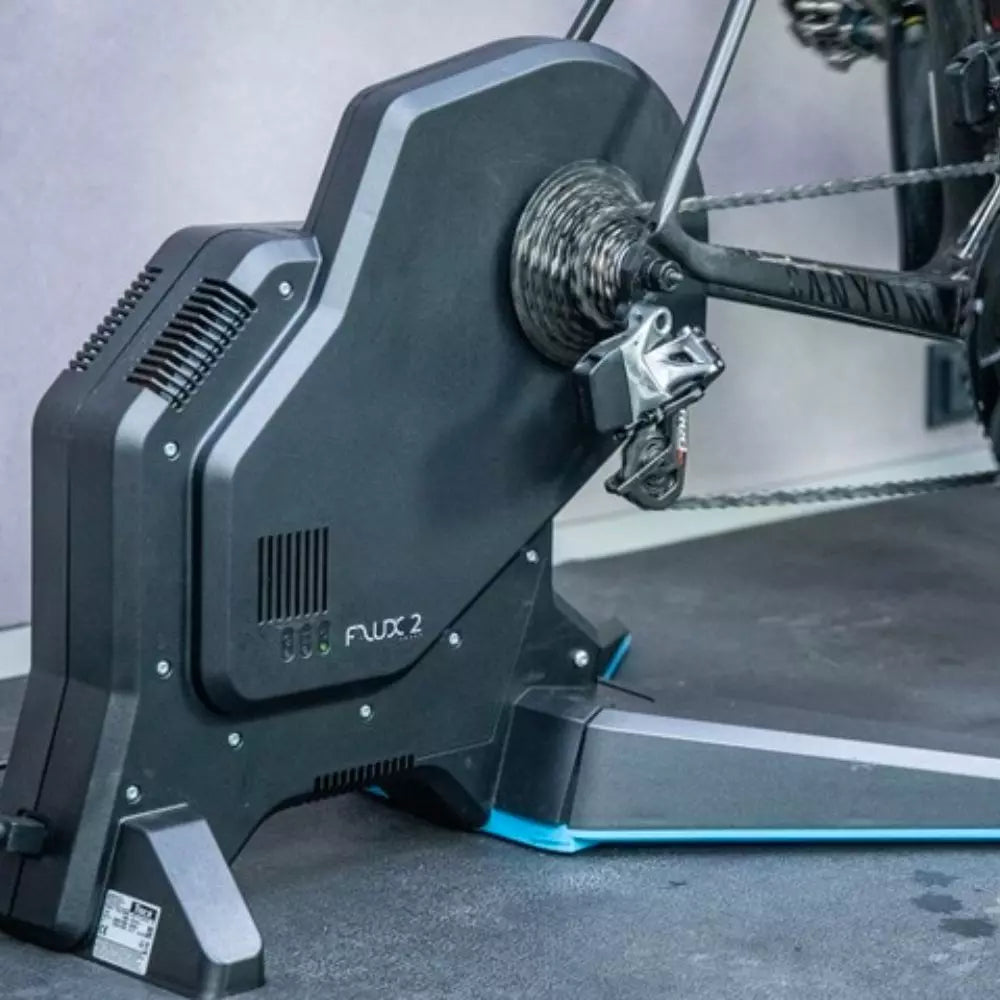 Tacx Flux 2 Smart T2980 Rollentrainer_seitliche Ansicht