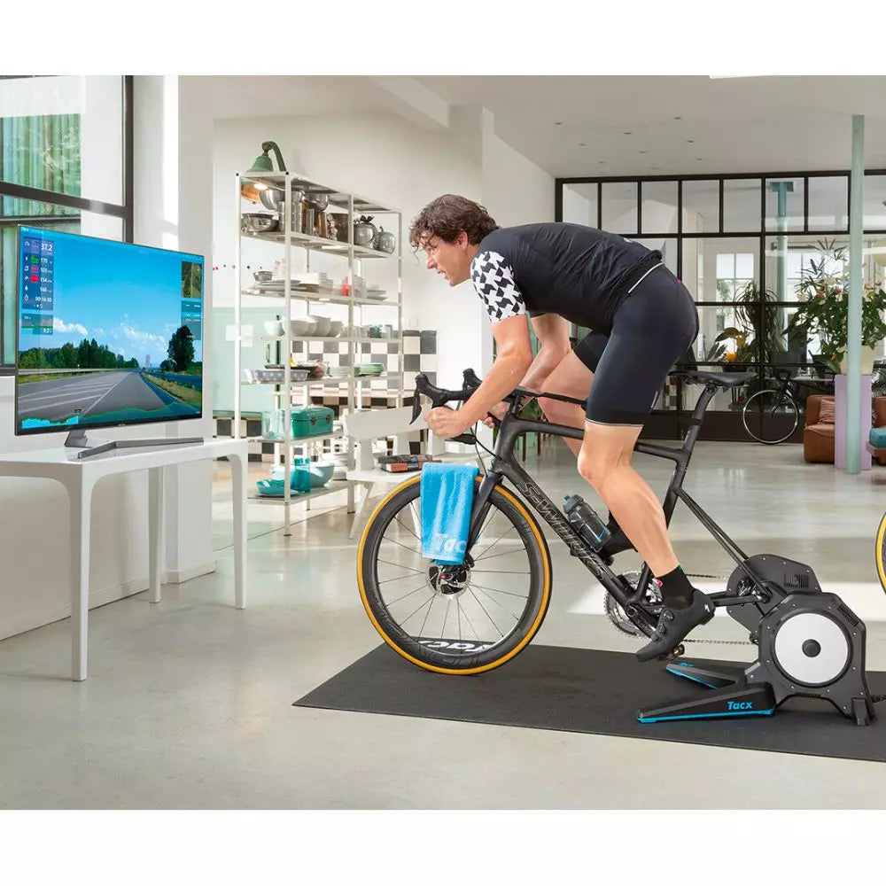 Tacx Flux 2 Smart T2980 Rollentrainer mit fahrendem Mann und Trainingsprogramm