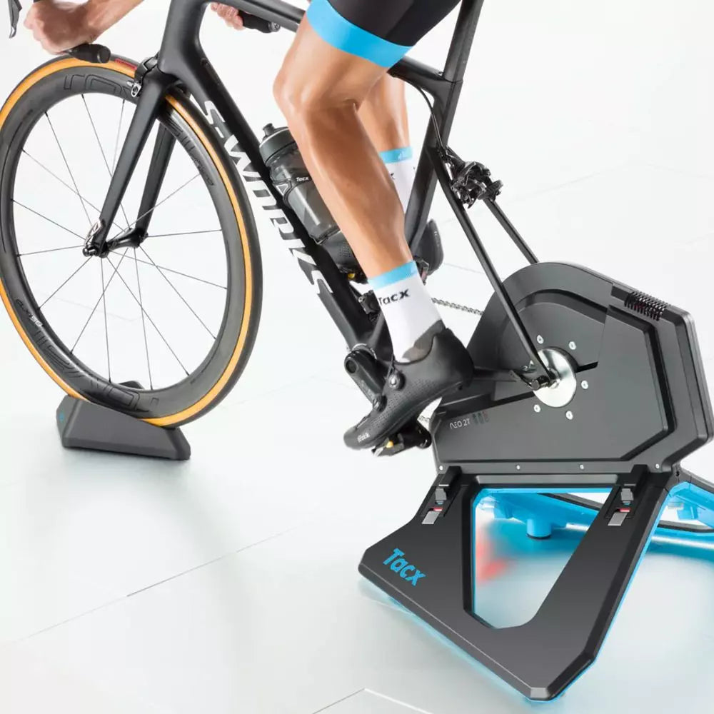 Tacx_Neo_2T_Smart_T2875 Rollentrainer von seitlich hinten