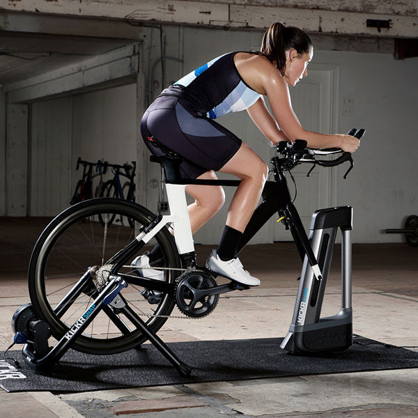 Wahoo KICKR Snap im Training mit einem Wahoo KICKR Climb